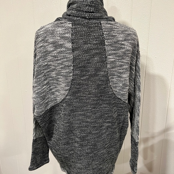 3/$25 Sale🎈Calvin Klein performance crossover top - Picture 3 of 11